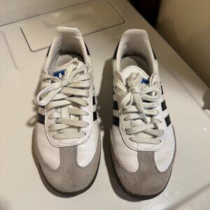 Adidas Men Samba Sneaker fit women 7.5